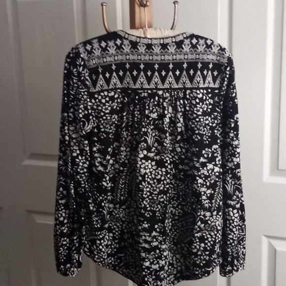 Lucky Brand embroidered top - Picture 2 of 5